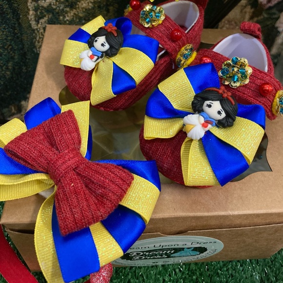 Snow White Baby Shoes - Picture 2 of 5
